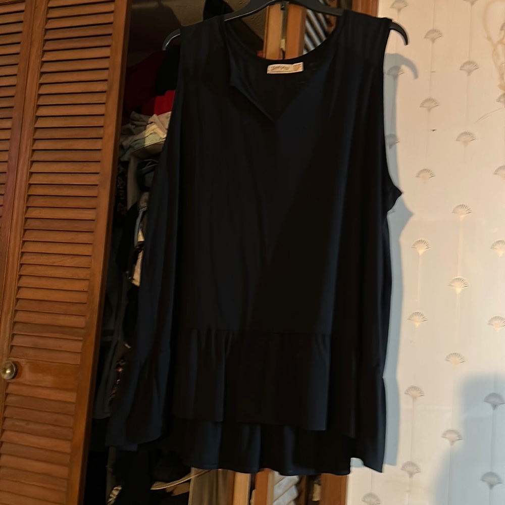 Sleeveless shirt